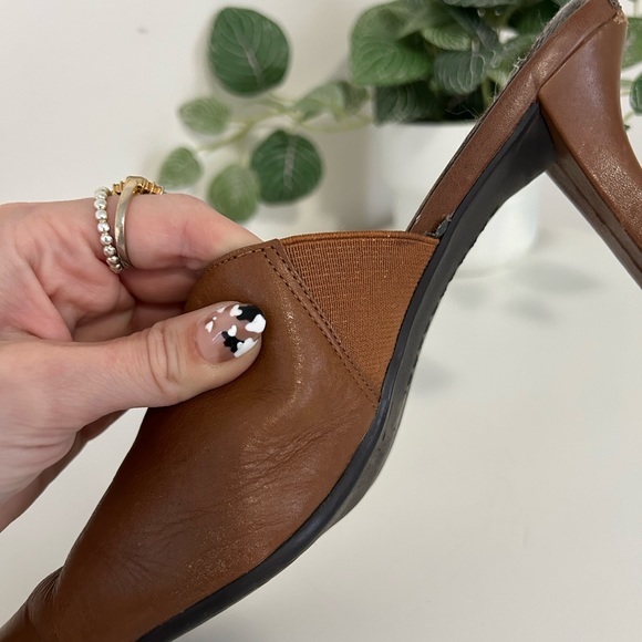 VINTAGE kitten heels - Picture 6 of 9